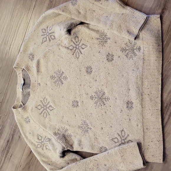โ๏ธ Snowflake confetti pullover sweater! - Picture 4 of 10